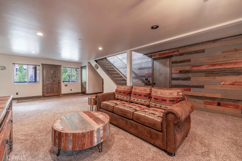 40944 Seneca Big Bear Lake, CA 92315