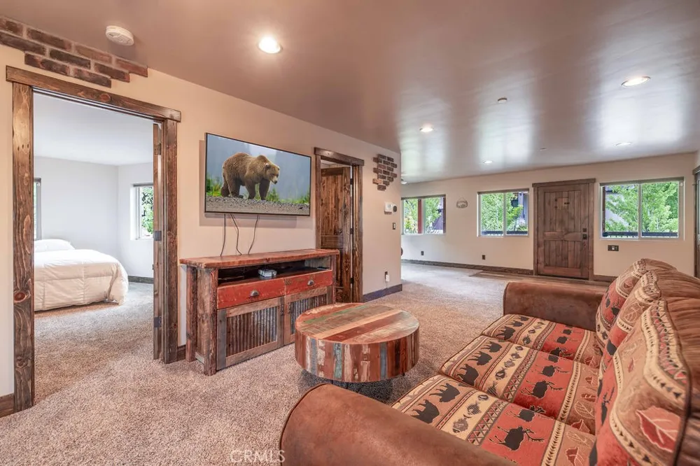 40944 Seneca Big Bear Lake, CA 92315