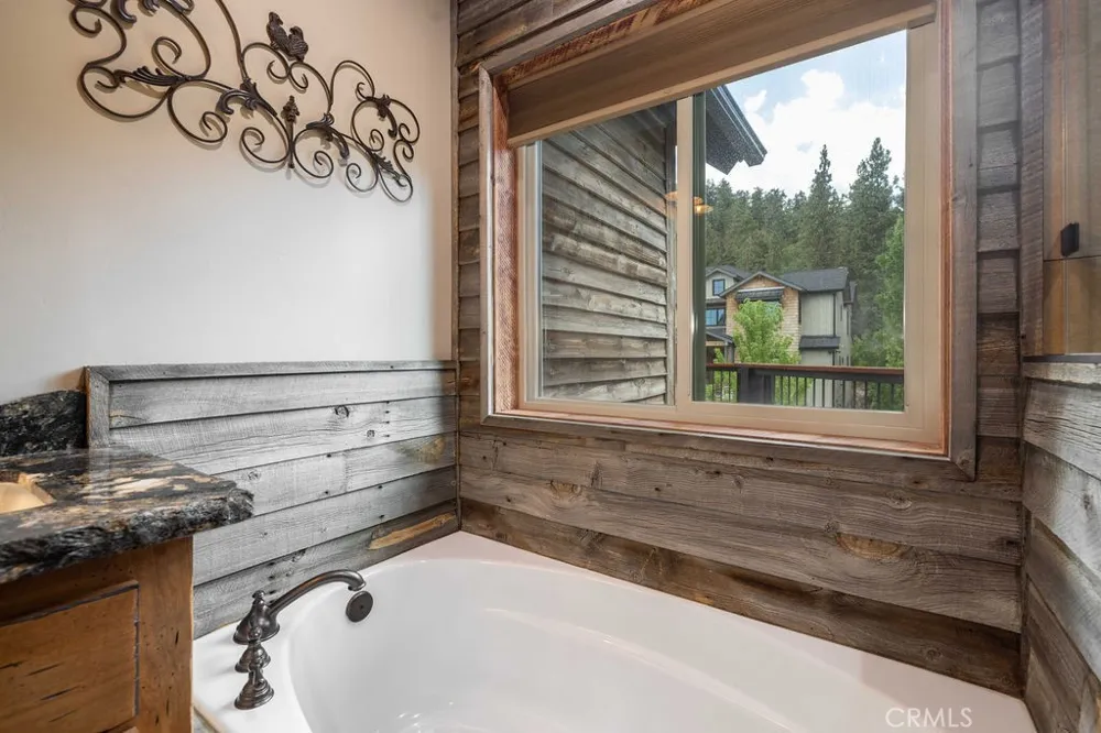 40944 Seneca Big Bear Lake, CA 92315