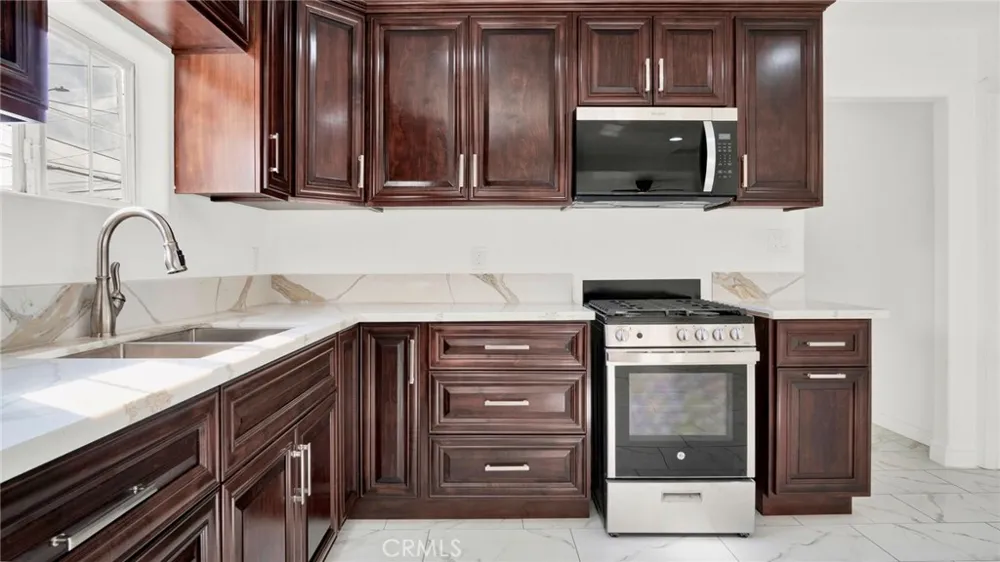 2239 W Lincoln Street Long Beach, CA 90810