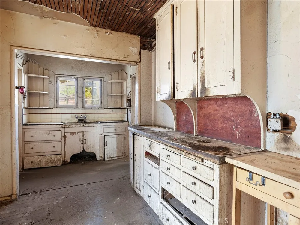 947 Lincoln Street Burbank, CA 91506