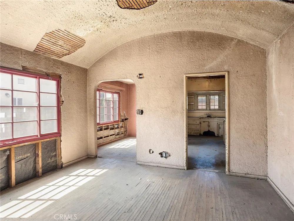 947 Lincoln Street Burbank, CA 91506