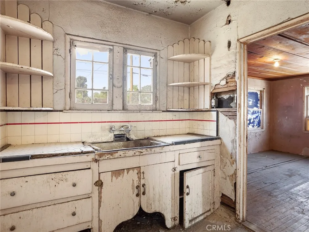 947 Lincoln Street Burbank, CA 91506