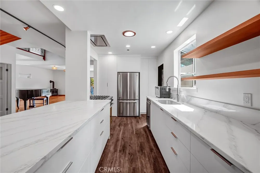 628 S Irena Avenue Redondo Beach, CA 90277