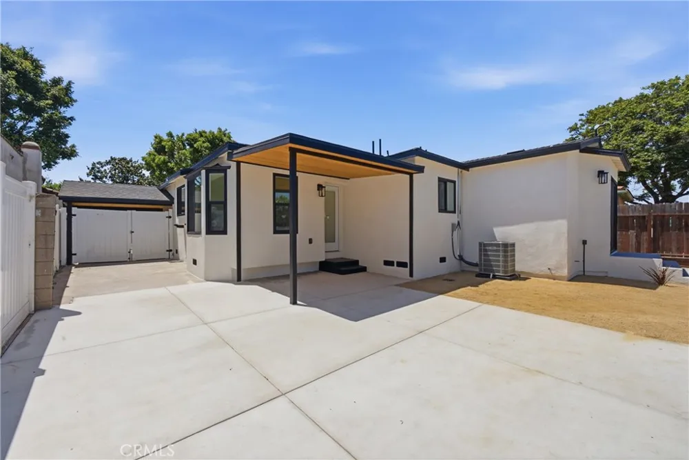 8104 S 2nd Inglewood, CA 90305