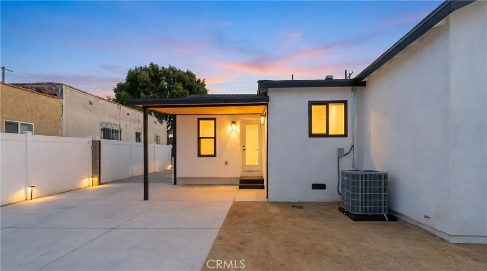 8104 S 2nd Inglewood, CA 90305