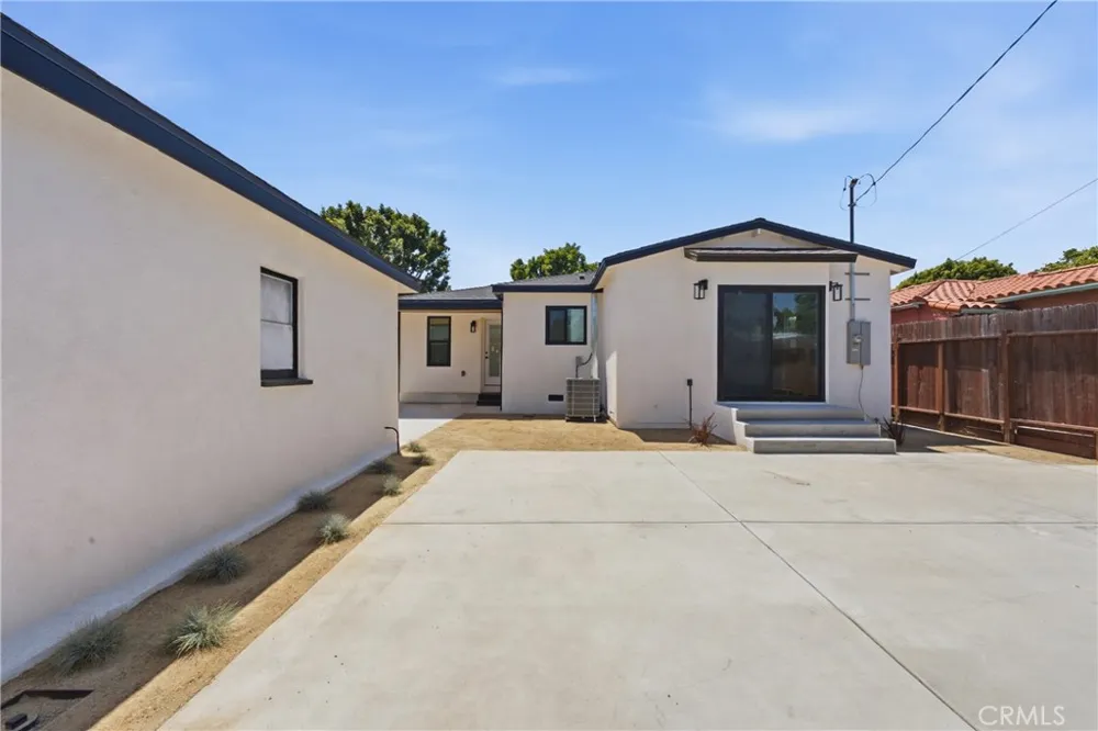 8104 S 2nd Inglewood, CA 90305