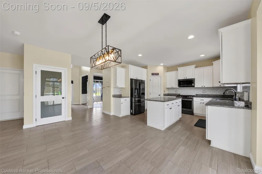 48223 Stapleton Ave Avenue Macomb Township, MI 48042