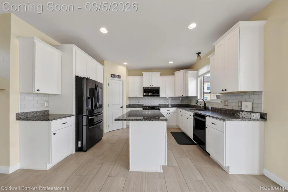 48223 Stapleton Ave Avenue Macomb Township, MI 48042
