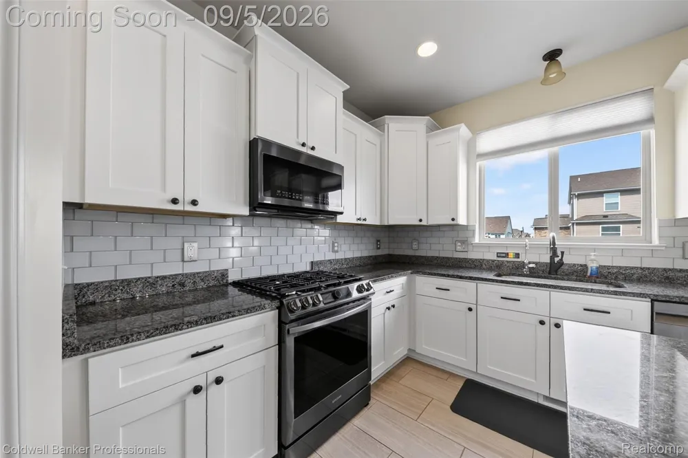 48223 Stapleton Ave Avenue Macomb Township, MI 48042