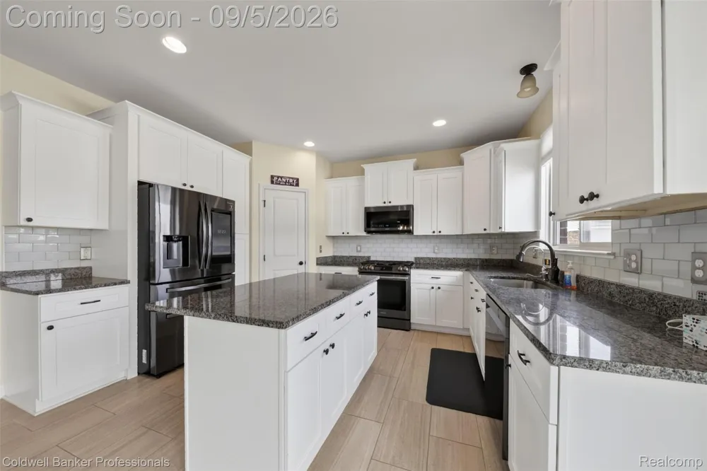48223 Stapleton Ave Avenue Macomb Township, MI 48042