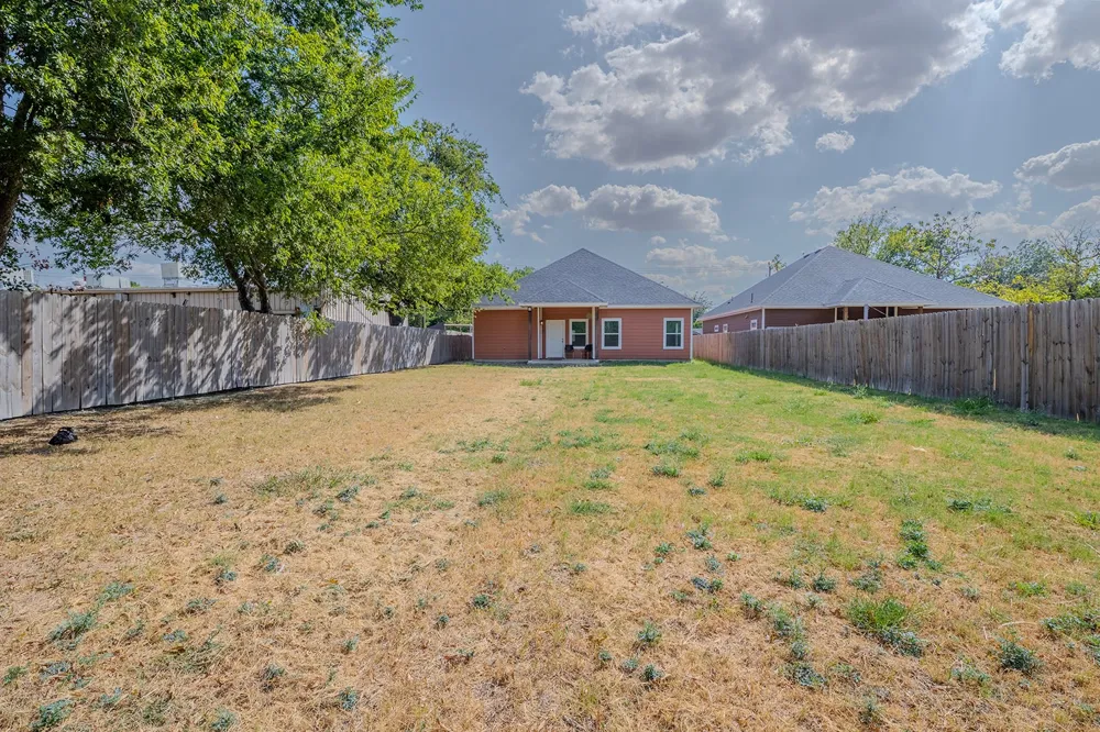 807 Dr Martin Luther King Jr Boulevard Waxahachie, TX 75165