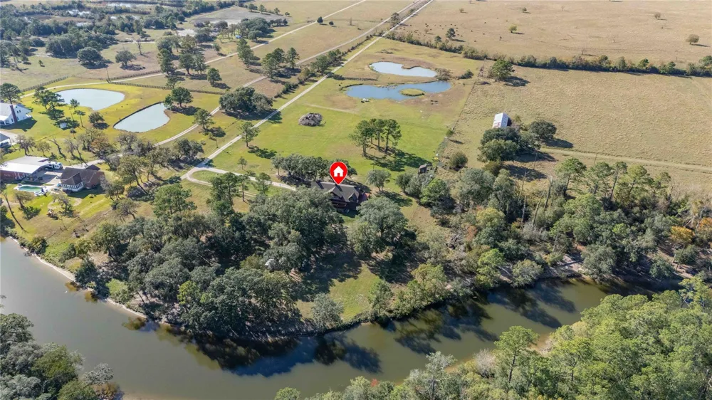 6641 S Eagle Road Anahuac, TX 77514