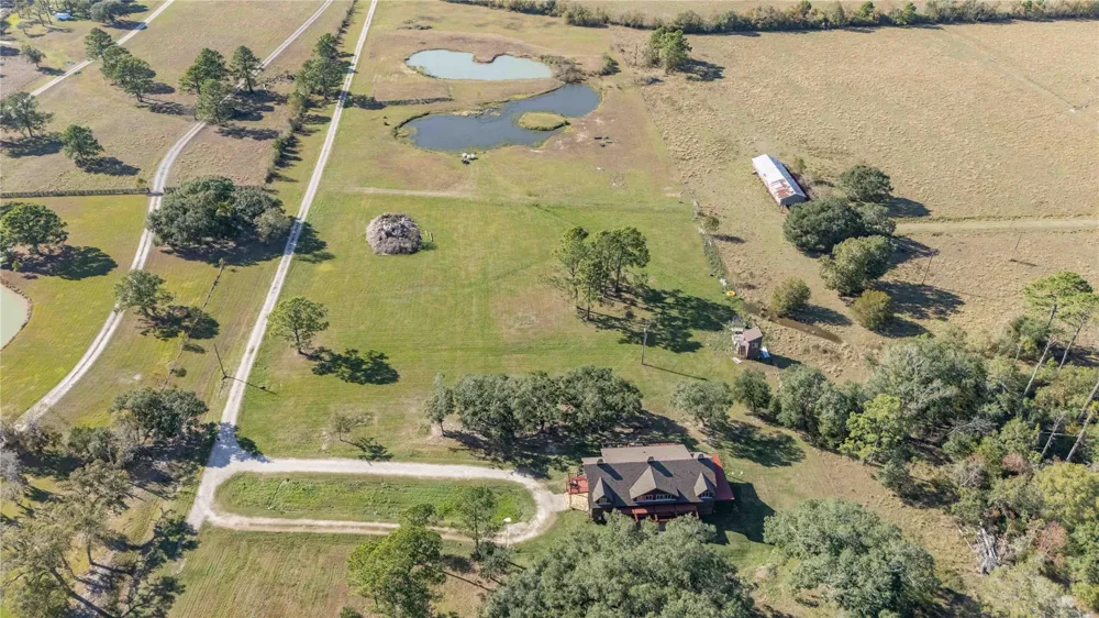 6641 S Eagle Road Anahuac, TX 77514