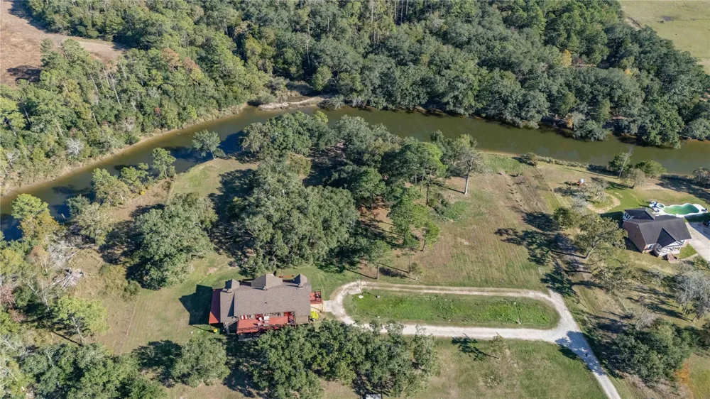 6641 S Eagle Road Anahuac, TX 77514