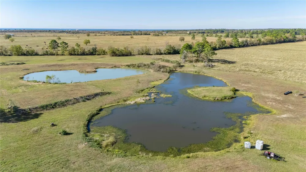 6641 S Eagle Road Anahuac, TX 77514