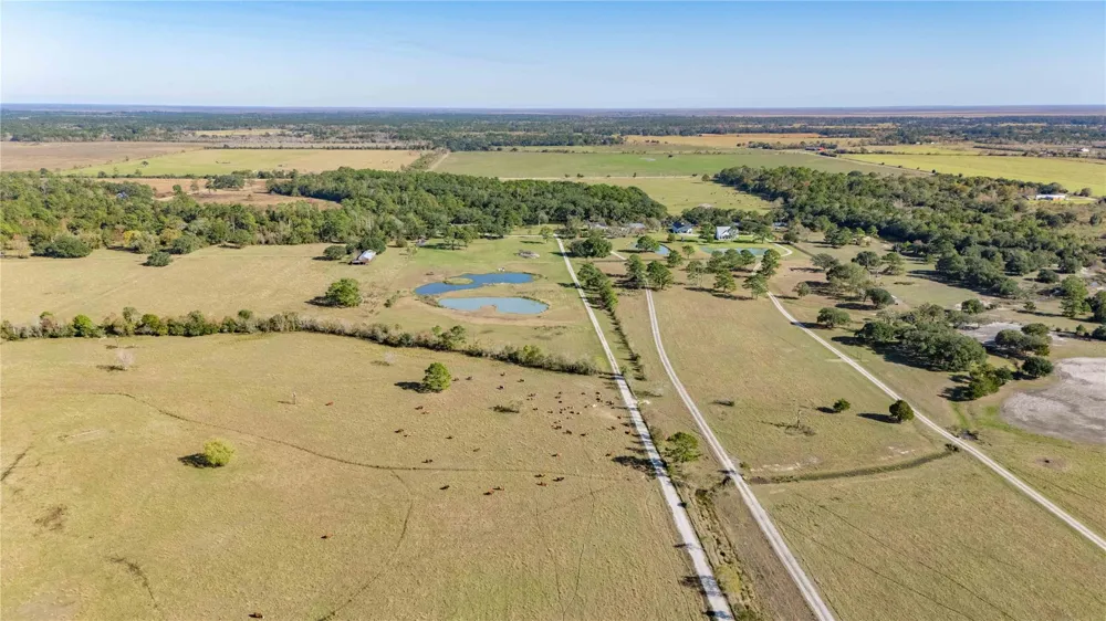 6641 S Eagle Road Anahuac, TX 77514