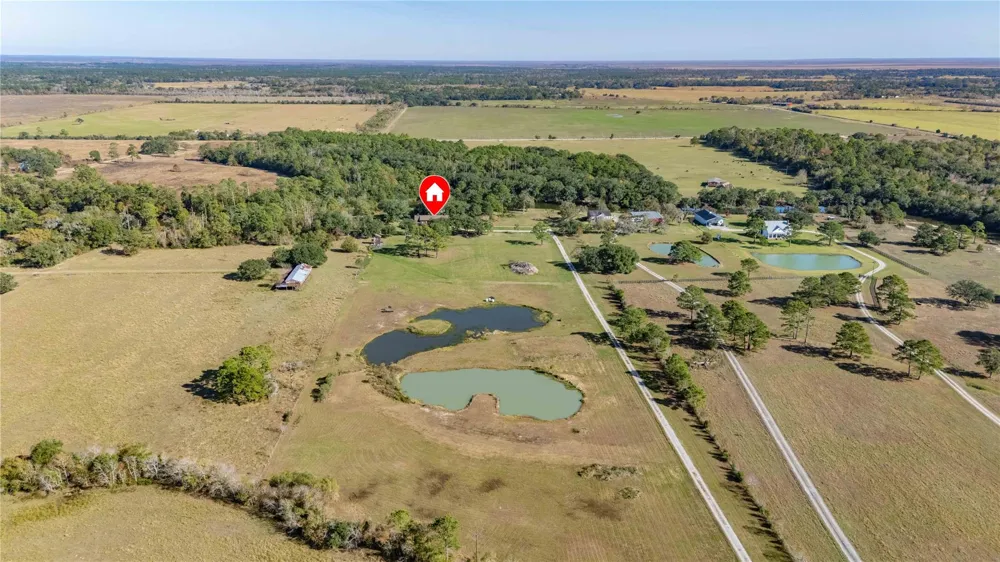 6641 S Eagle Road Anahuac, TX 77514