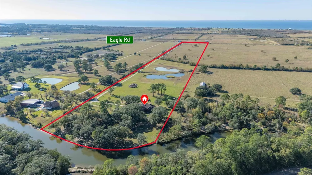 6641 S Eagle Road Anahuac, TX 77514