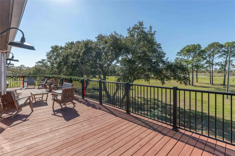 6641 S Eagle Road Anahuac, TX 77514