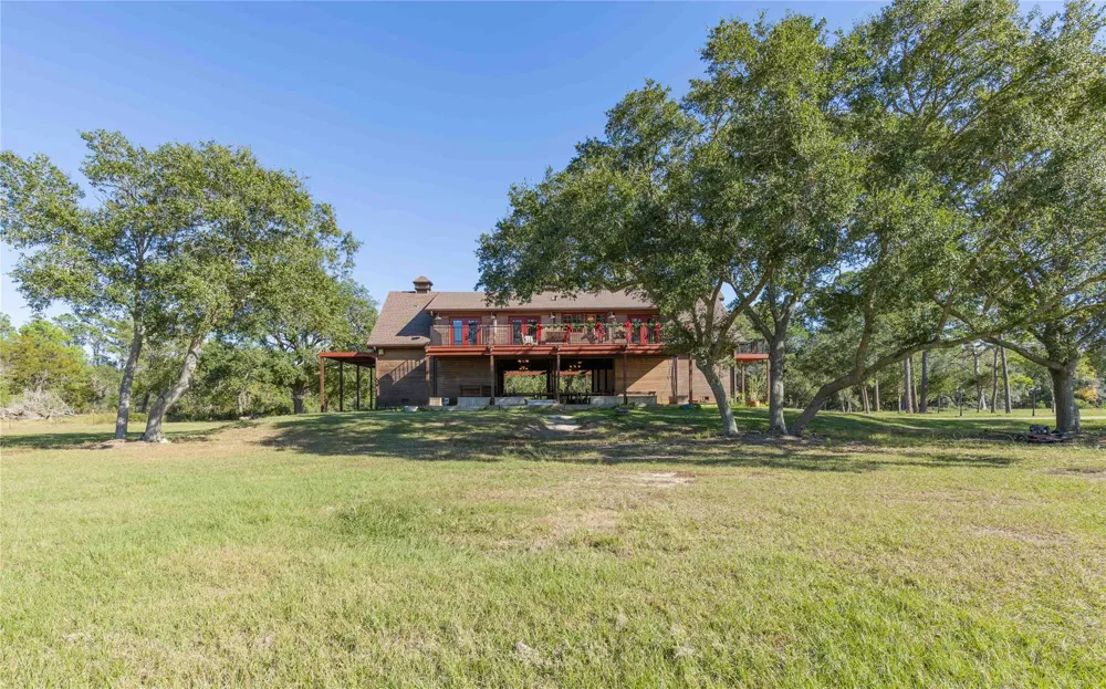 6641 S Eagle Road Anahuac, TX 77514