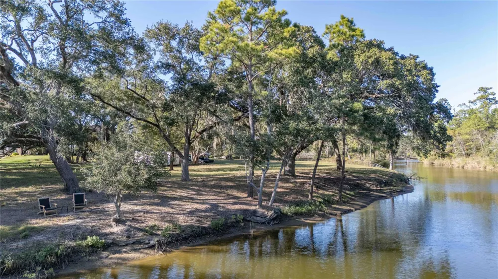 6641 S Eagle Road Anahuac, TX 77514