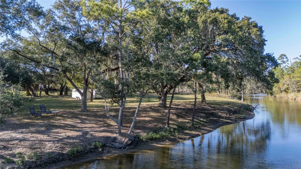 6641 S Eagle Road Anahuac, TX 77514
