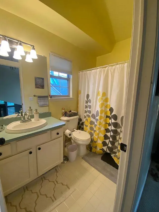 5628 Versailles Avenue E Ann Arbor, MI 48103