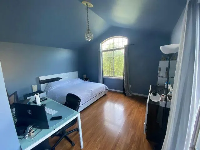 5628 Versailles Avenue E Ann Arbor, MI 48103