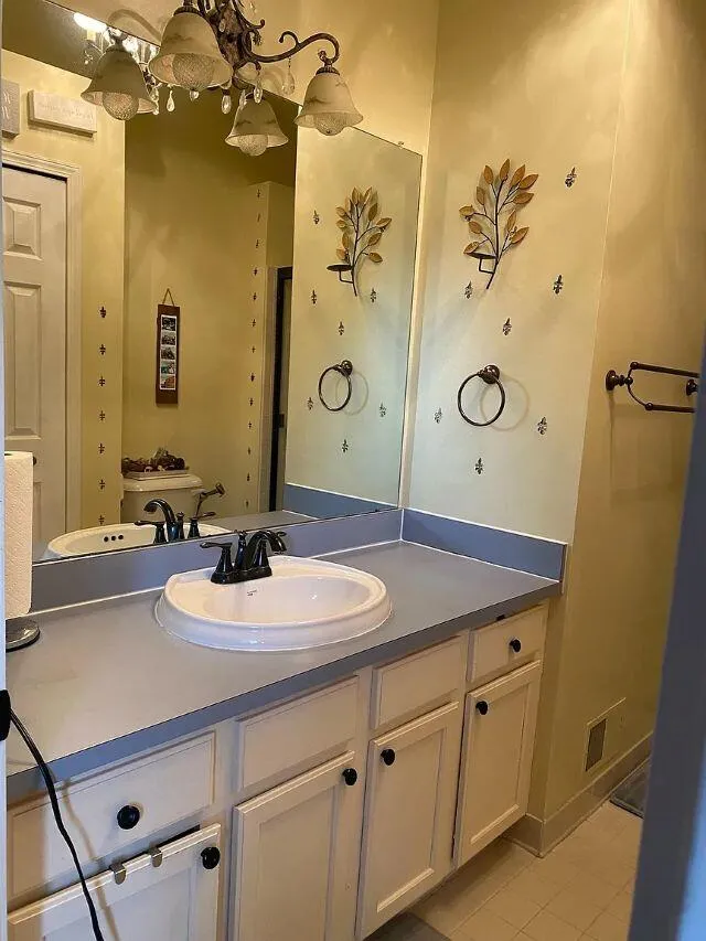 5628 Versailles Avenue E Ann Arbor, MI 48103