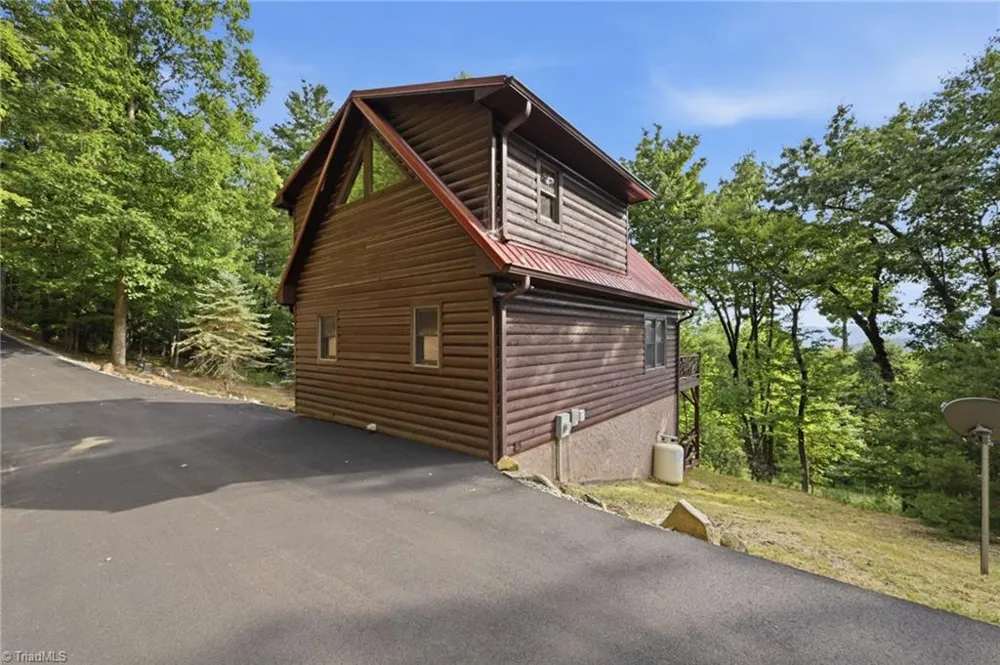 142 Fawn Lane Purlear, NC 28665