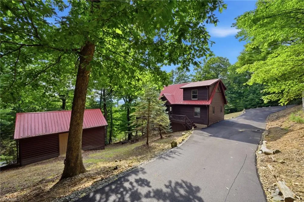 142 Fawn Lane Purlear, NC 28665