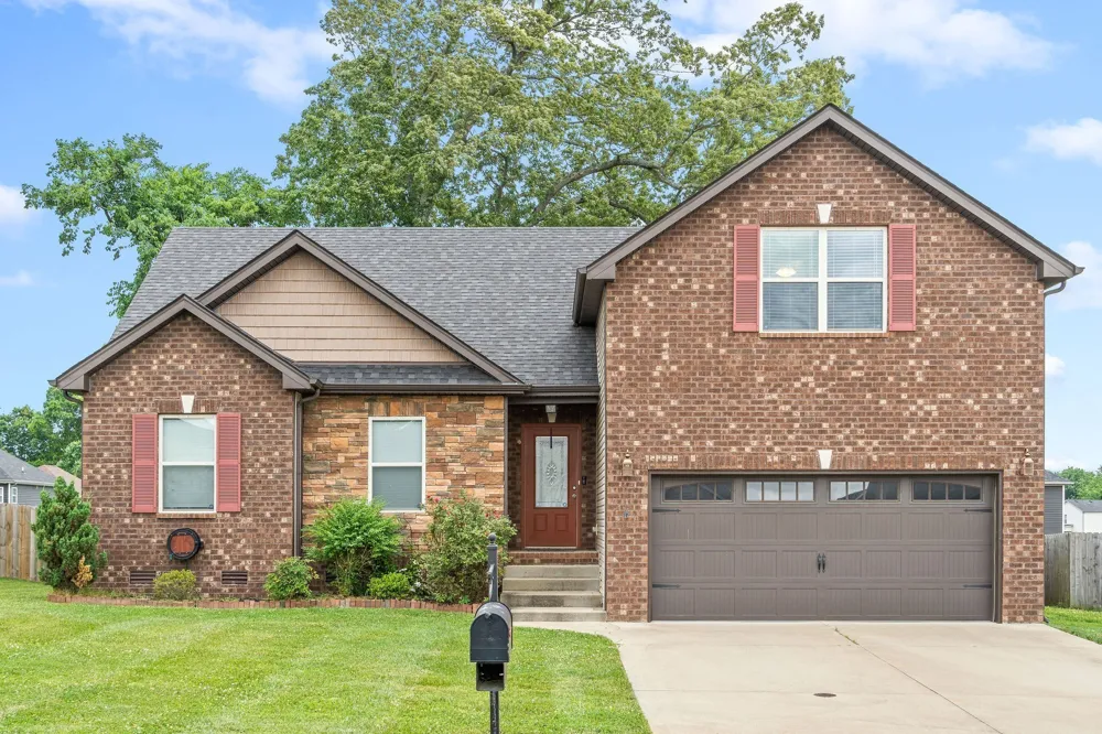 1949 Jackie Lorraine Dr Clarksville, TN 37042