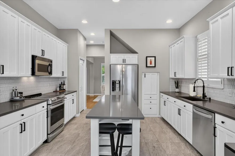 9830 W PARK VILLAGE DRIVE Tampa, FL 33626