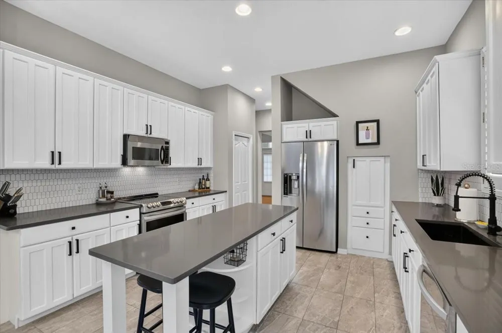 9830 W PARK VILLAGE DRIVE Tampa, FL 33626