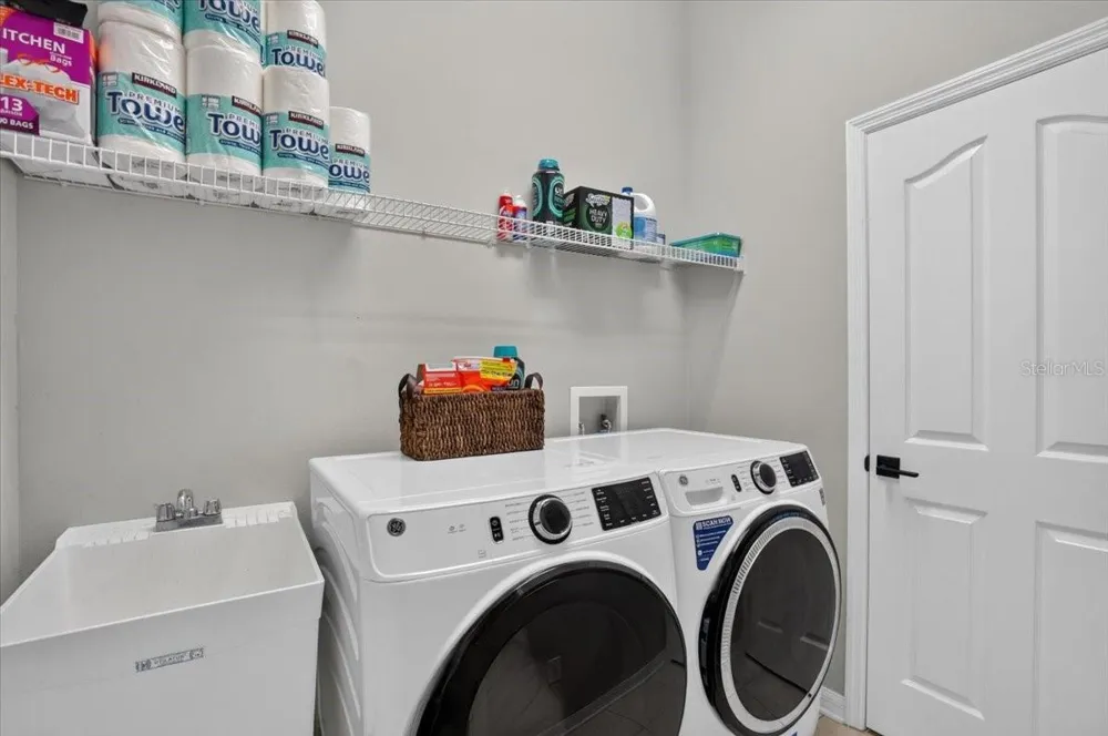 9830 W PARK VILLAGE DRIVE Tampa, FL 33626