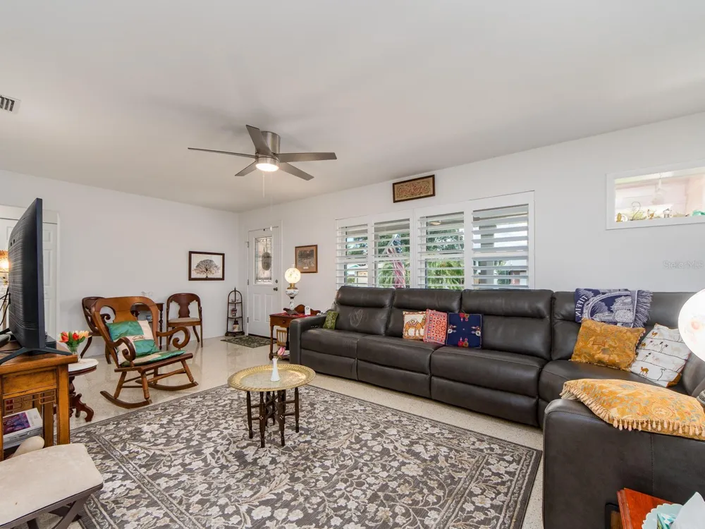 63 NICHOLAS DRIVE Dunedin, FL 34698