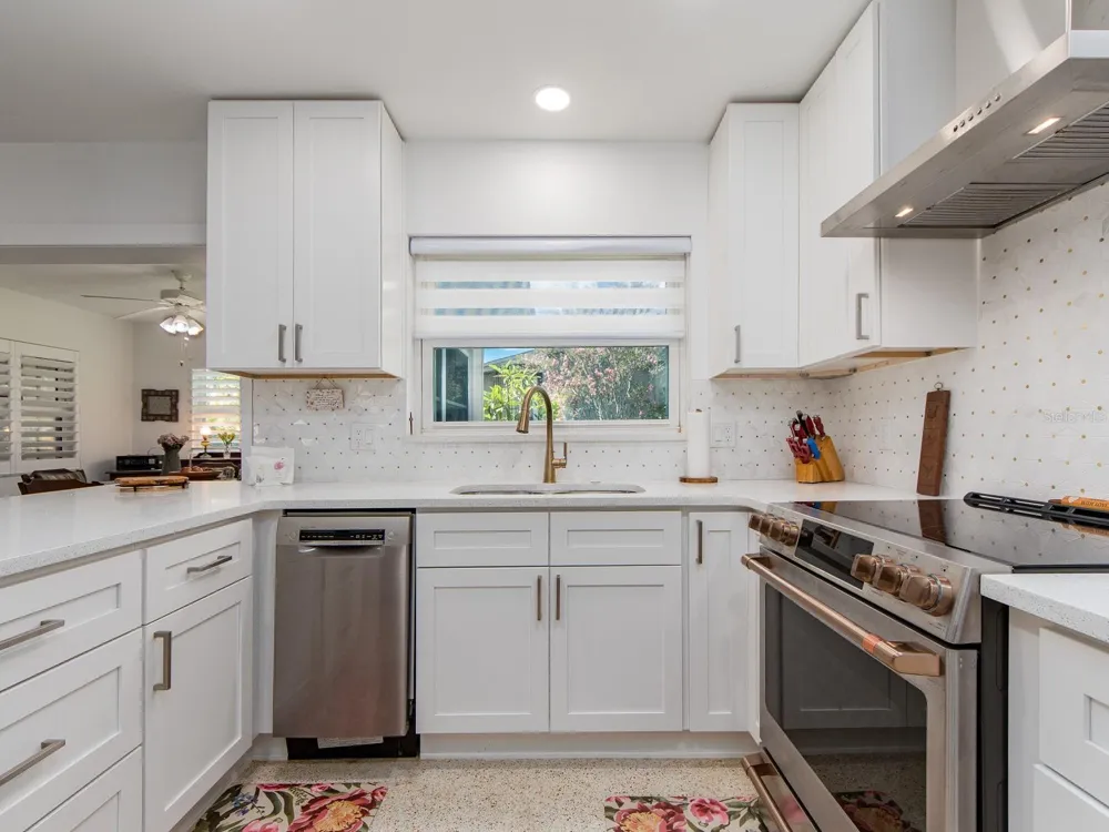 63 NICHOLAS DRIVE Dunedin, FL 34698