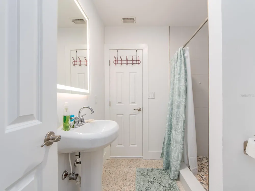63 NICHOLAS DRIVE Dunedin, FL 34698