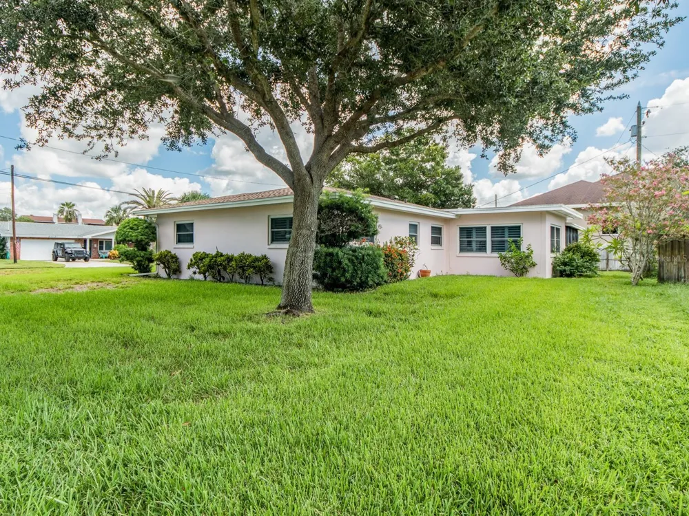 63 NICHOLAS DRIVE Dunedin, FL 34698