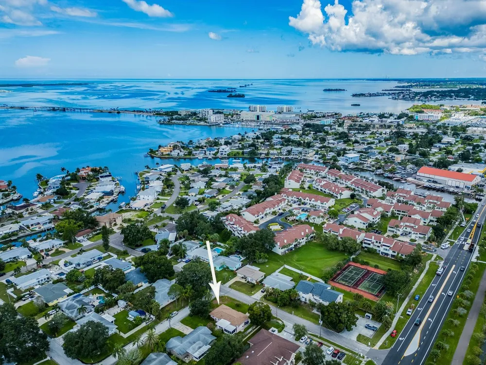 63 NICHOLAS DRIVE Dunedin, FL 34698