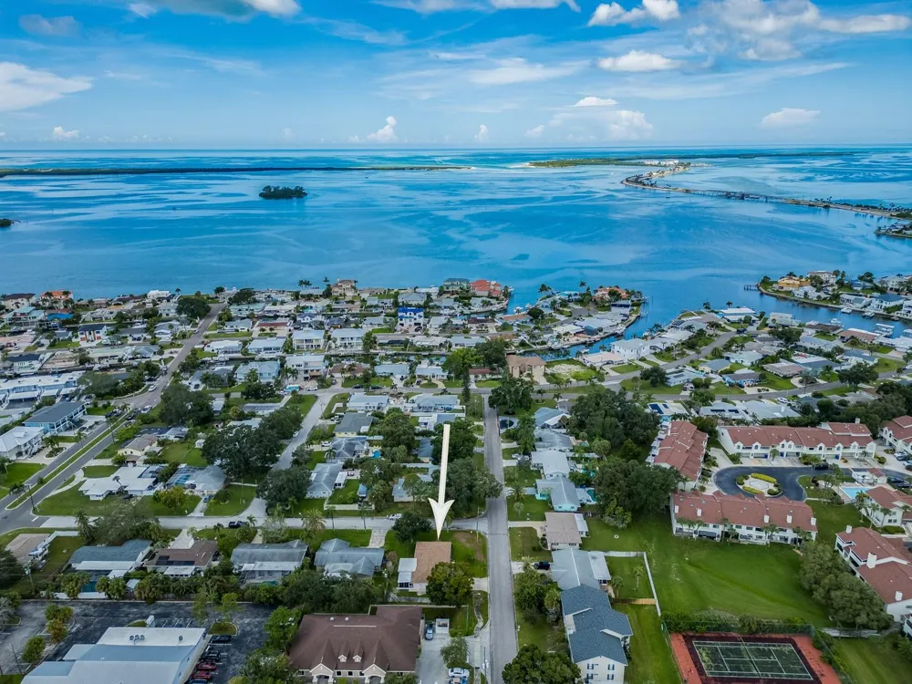 63 NICHOLAS DRIVE Dunedin, FL 34698