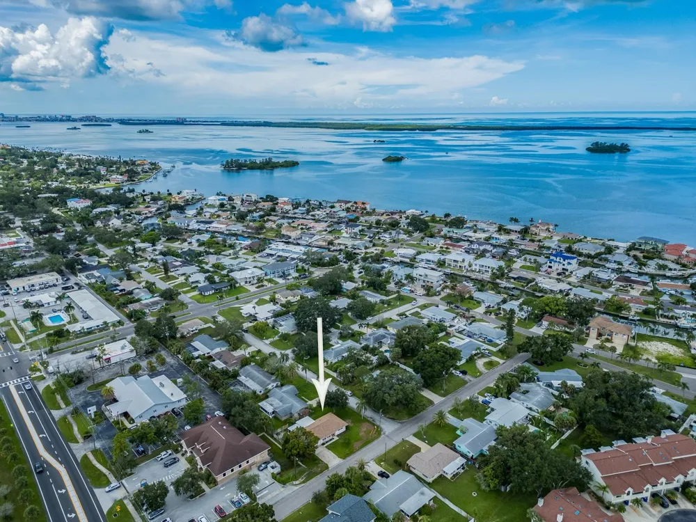 63 NICHOLAS DRIVE Dunedin, FL 34698