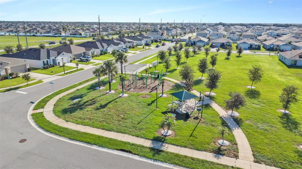 200 SUMMERLIN LOOP Haines City, FL 33844