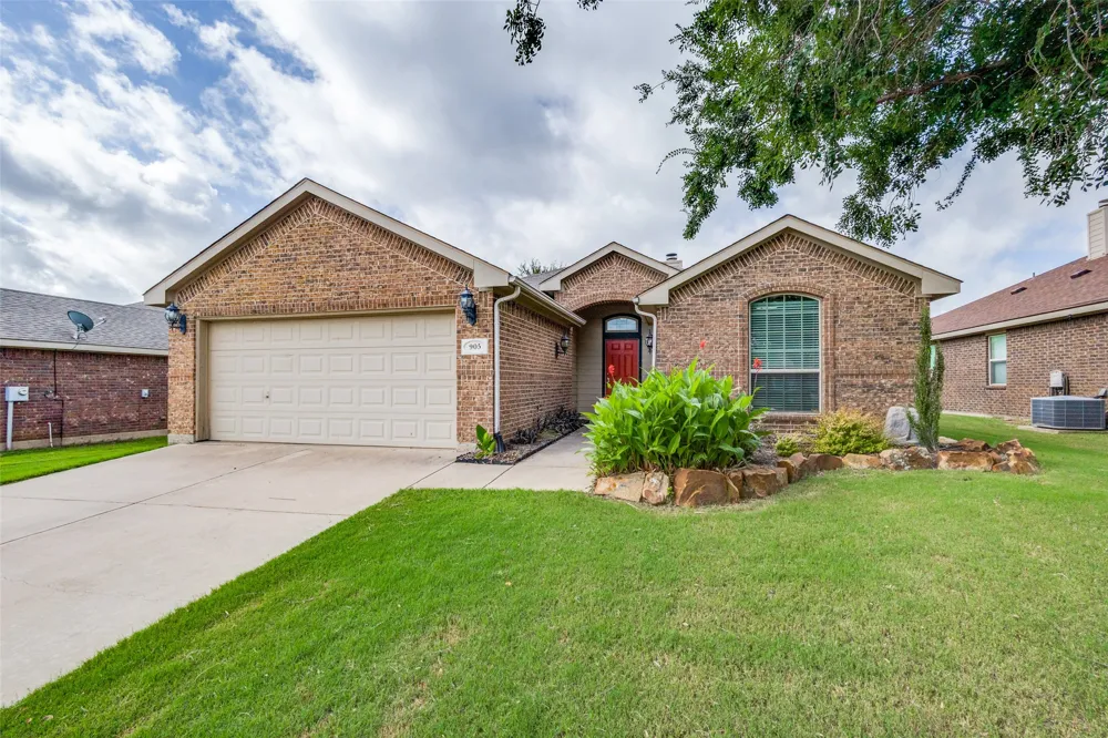 905 Meadowedge Lane Denton, TX 76207