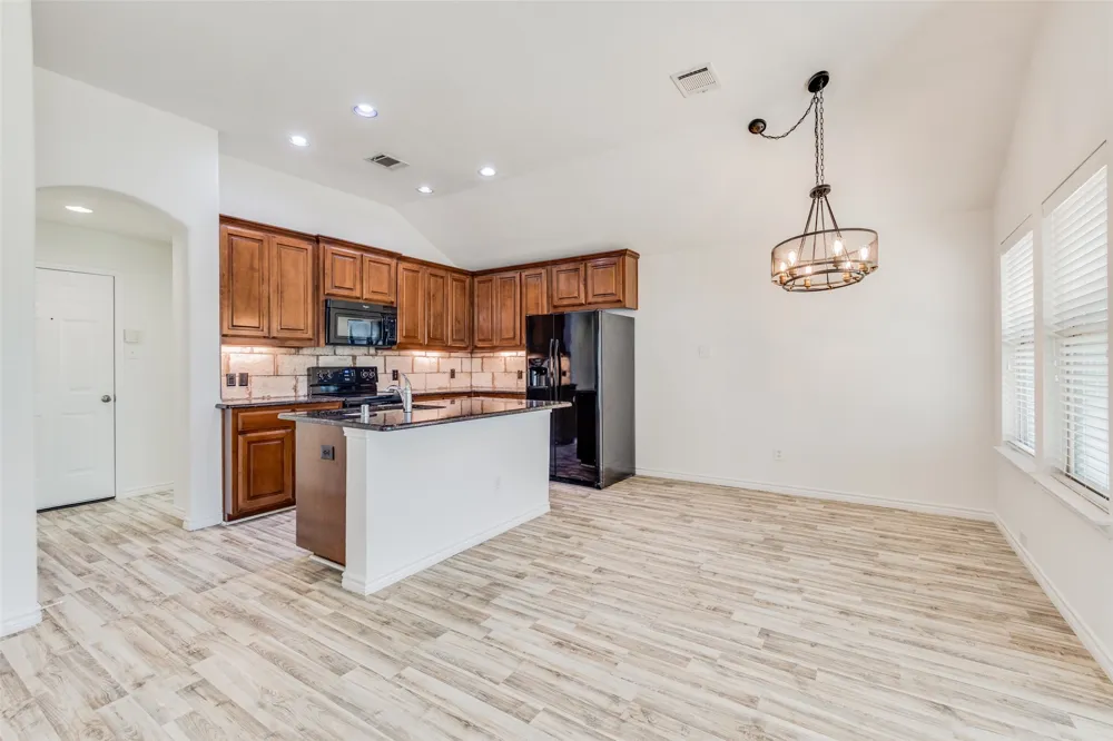 905 Meadowedge Lane Denton, TX 76207