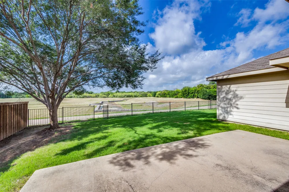 905 Meadowedge Lane Denton, TX 76207