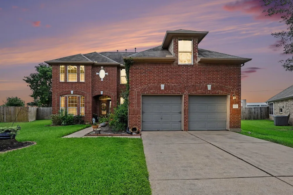 8422 W Sienna Cove Lane Houston, TX 77083