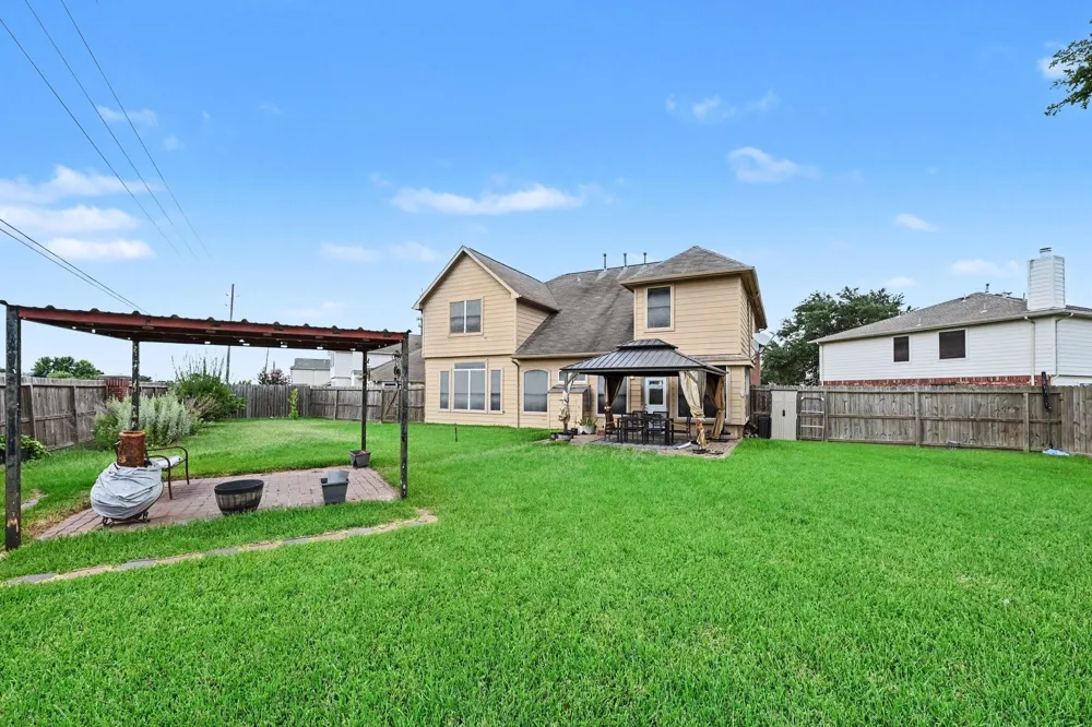 8422 W Sienna Cove Lane Houston, TX 77083