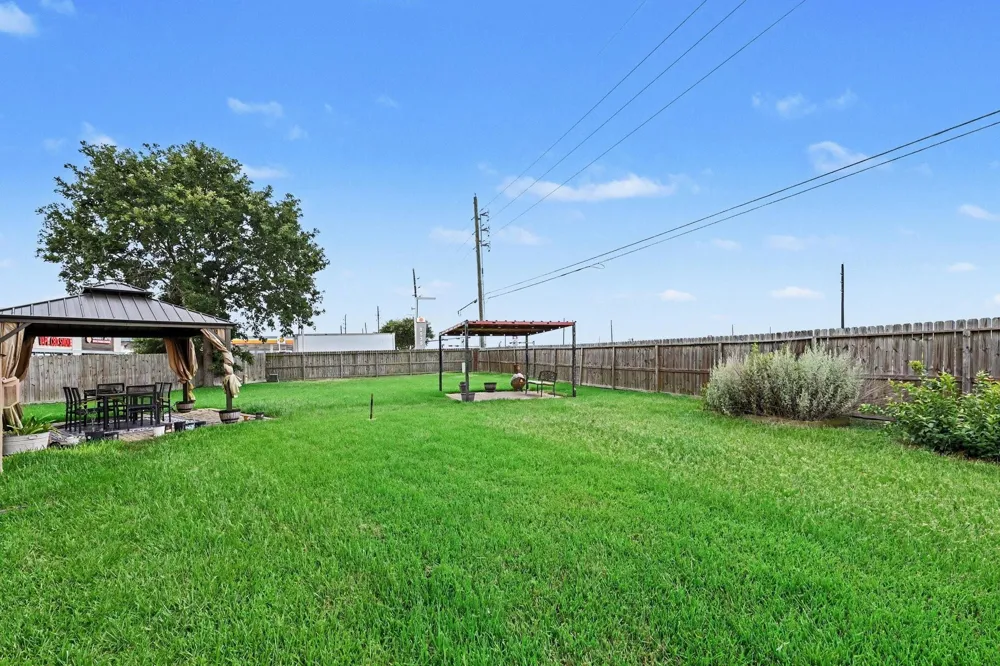 8422 W Sienna Cove Lane Houston, TX 77083
